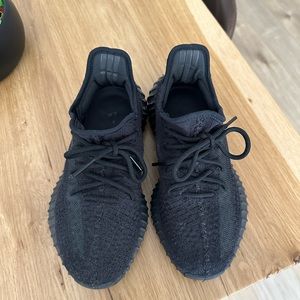 Yeezy Boost 350 Black